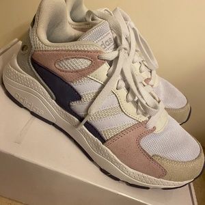 Adidas women’s shoe 6.5